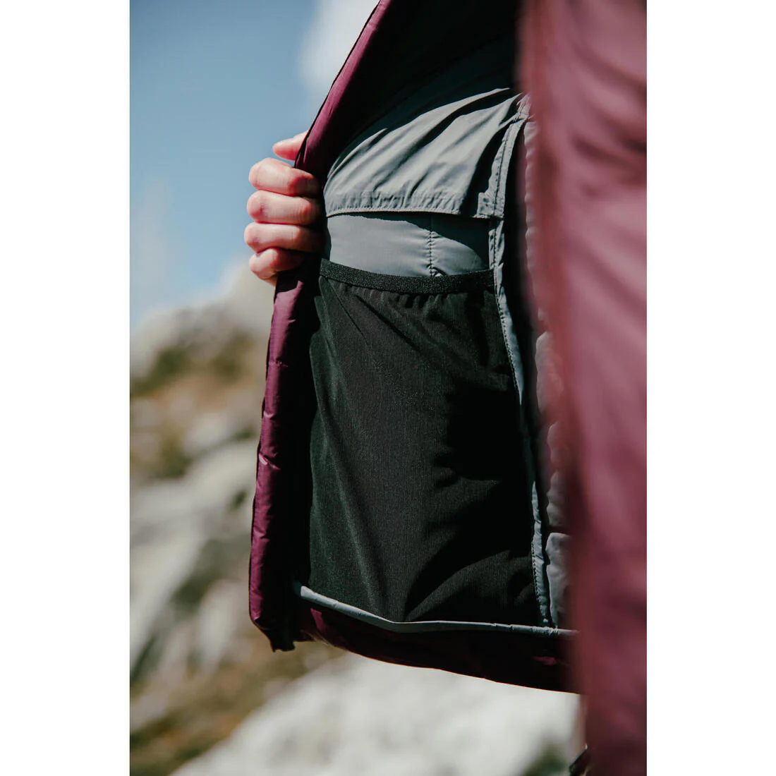 Chamarra de trekking acolchada cálida de plumón con capucha para mujer MT900 - Image 14