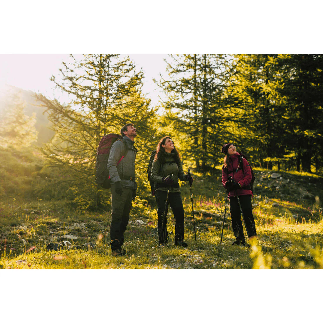 Chamarra de trekking acolchada y sintética con capucha negra para mujer MT100 - Image 32