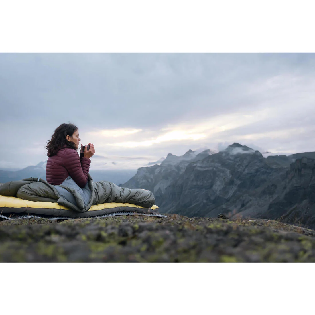 Chamarra de trekking con capucha de plumón hasta -5 °C para mujer MT100 - Image 21