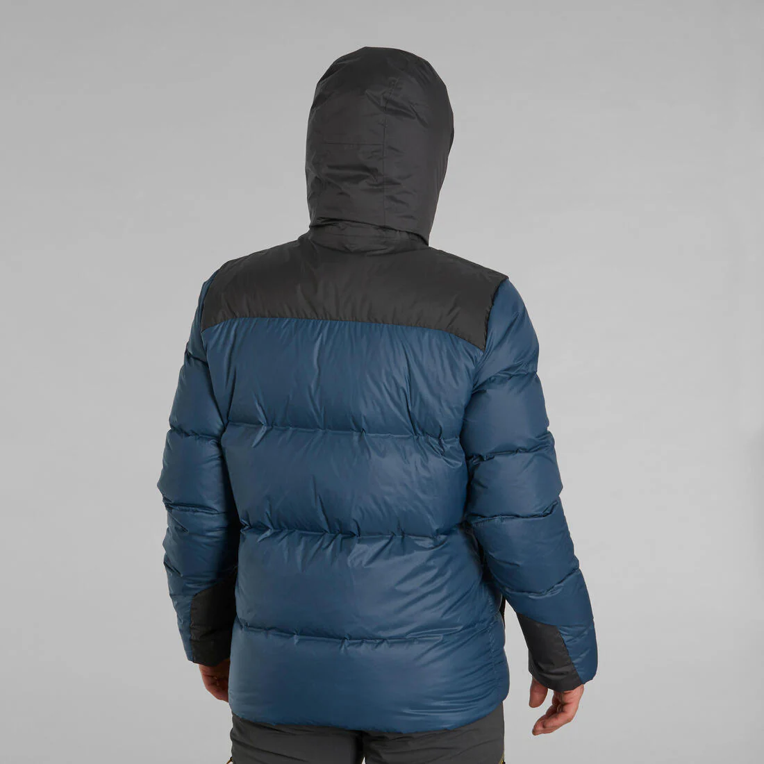 Chamarra de trekking en montaña acolchada con capucha para hombre -18 °C MT900 - Image 2