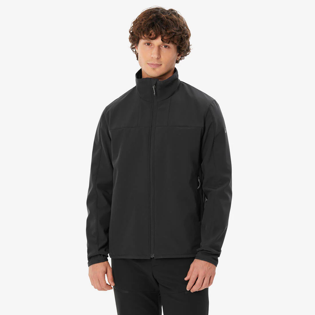 Chamarra de trekking rompevientos negra para hombre Softshell MT100