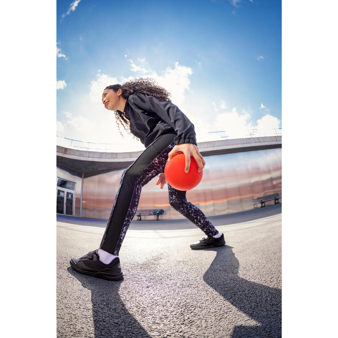 Chamarra deportiva ligera y transpirable negra para niños - Image 21