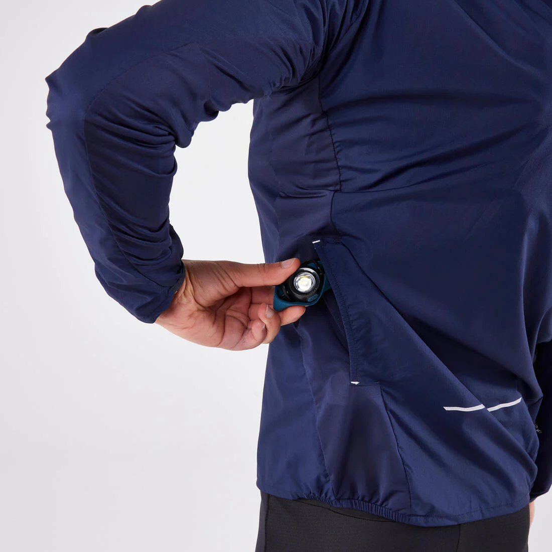 Chamarra rompevientos de running y trail running azul para hombre Kiprun Run 900 - Image 6