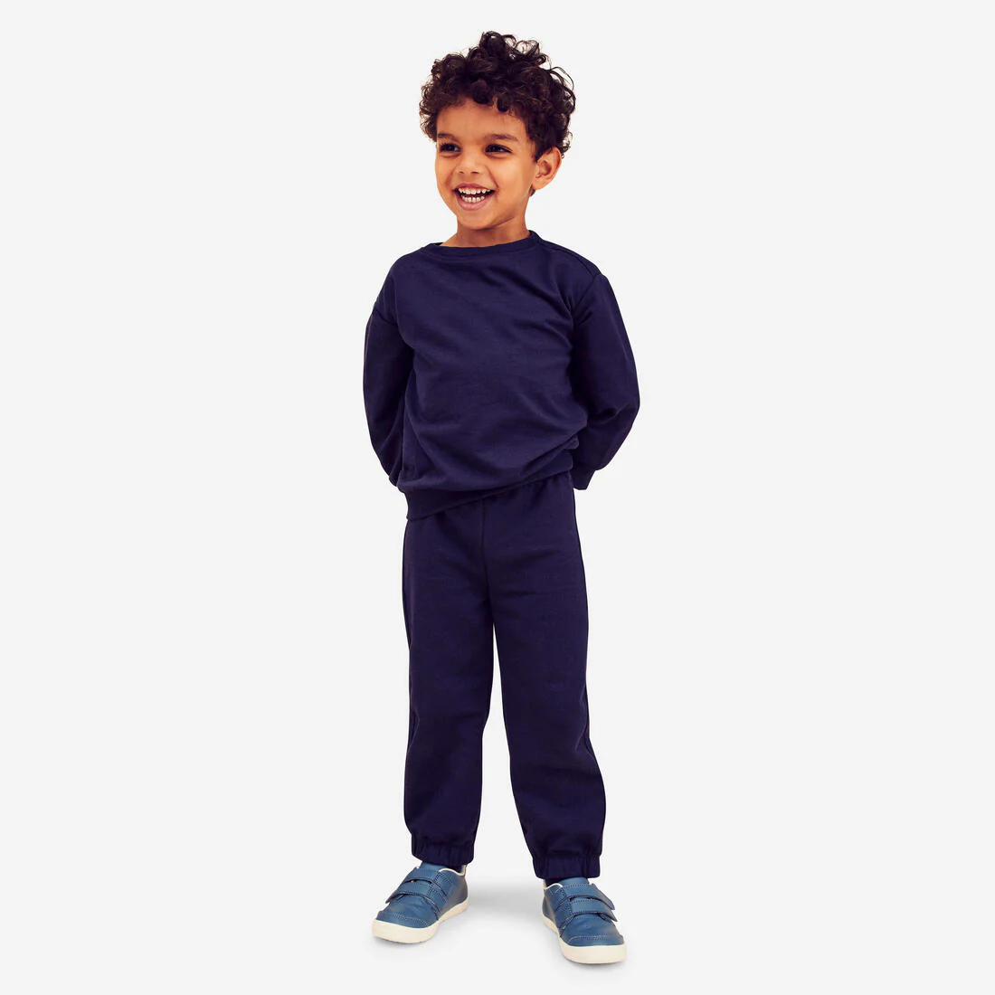 Conjunto deportivo básico para niños