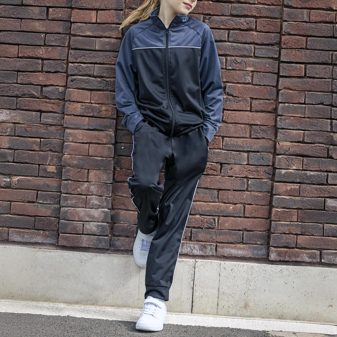 Conjunto deportivo negro con blanco para niños 120 - Image 6
