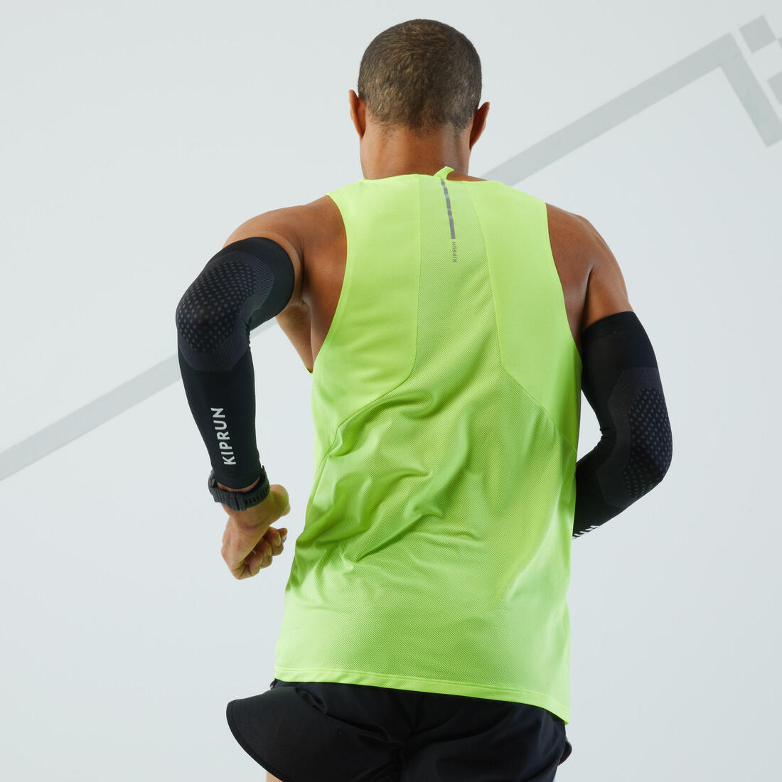 Cubrebrazos de running negros unisex KIPRUN - Image 3