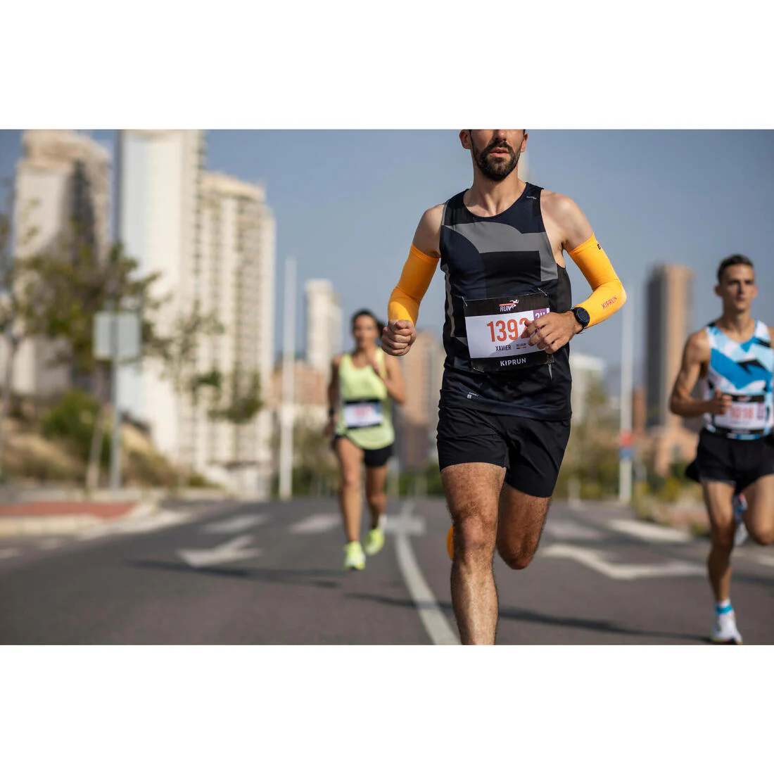Cubrebrazos de running negros unisex KIPRUN - Image 8