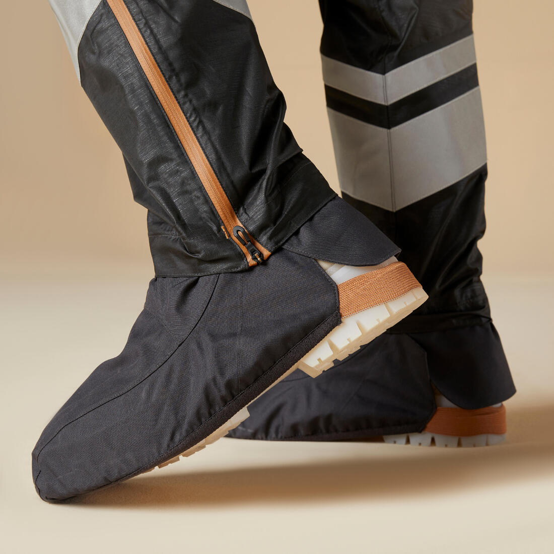 Cubrepantalón de ciclismo urbano impermeable con cubrecalzado integrado 540 - Image 4