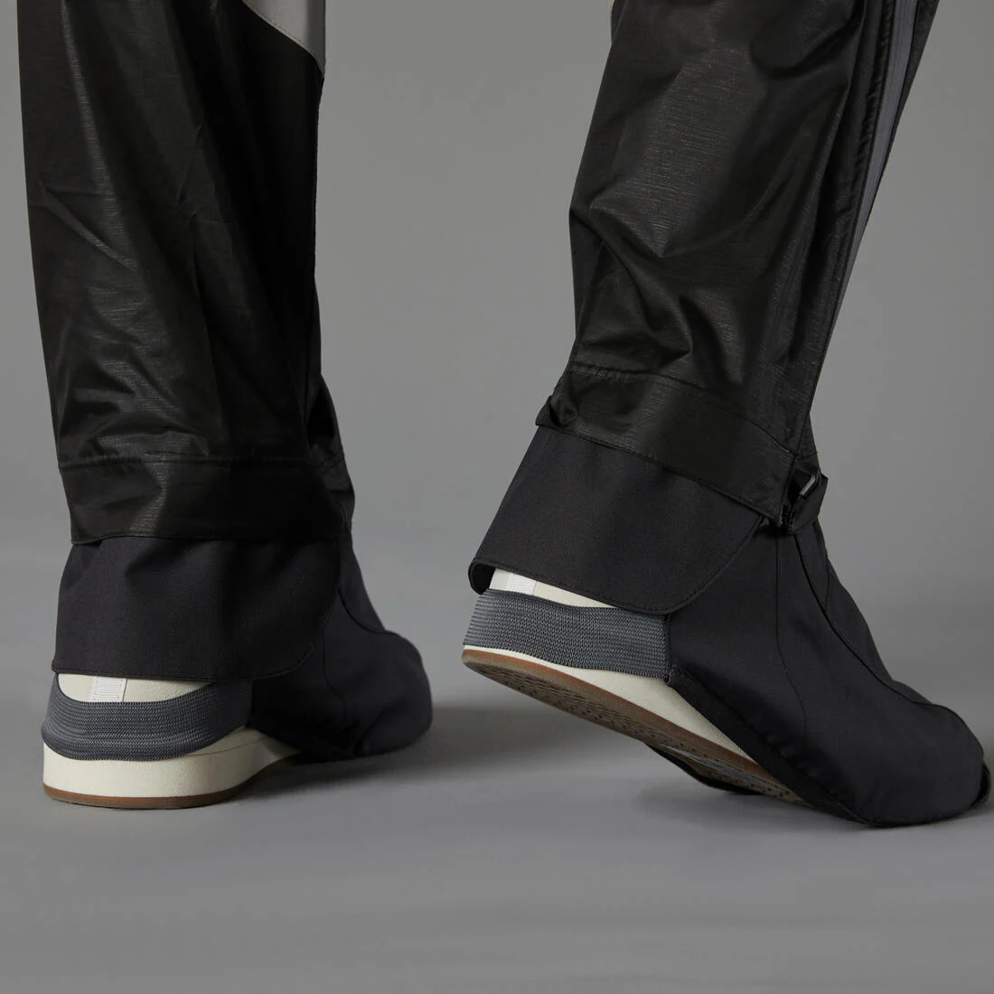 Cubrepantalón de ciclismo urbano impermeable negro para hombre 540 - Image 3