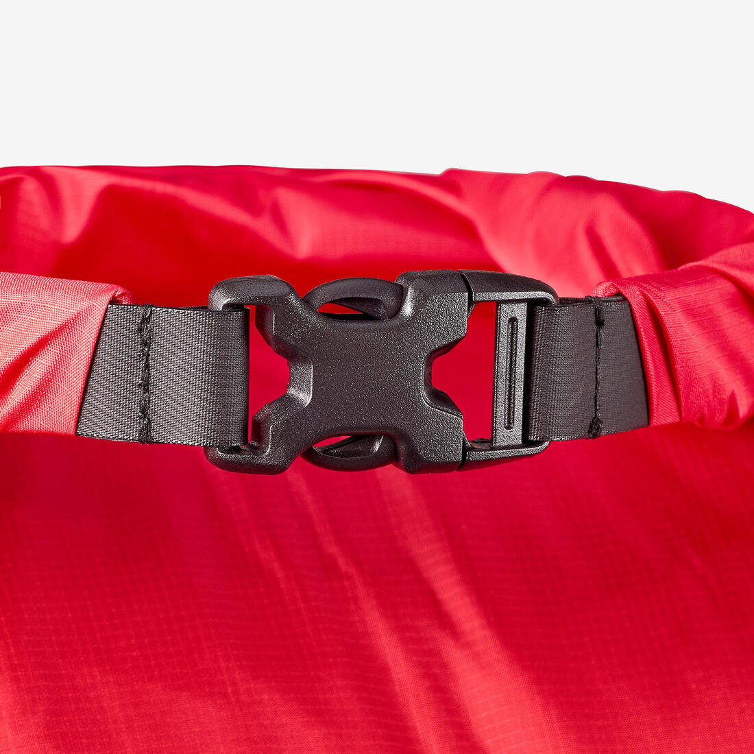 Funda impermeable de trekking ultraligera de 22 litros roja - Image 3