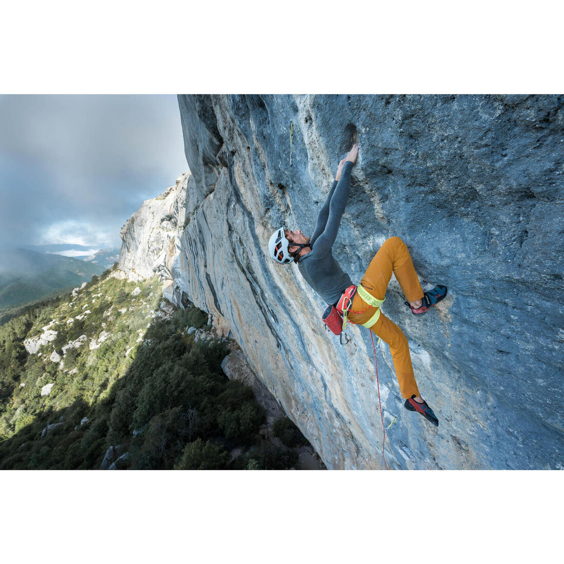 Gatas de escalada azul con rojo para hombre Vertika - Image 11