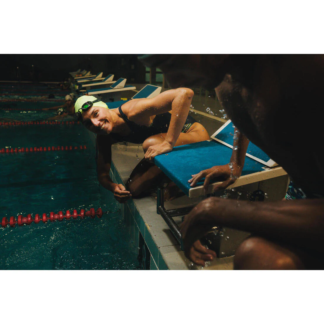 Gorra de natación de silicón negra - Image 18