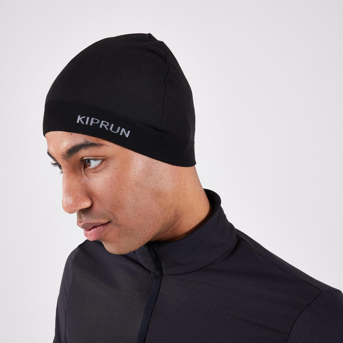 Gorro de running sin costuras negro unisex KIPRUN - Image 2