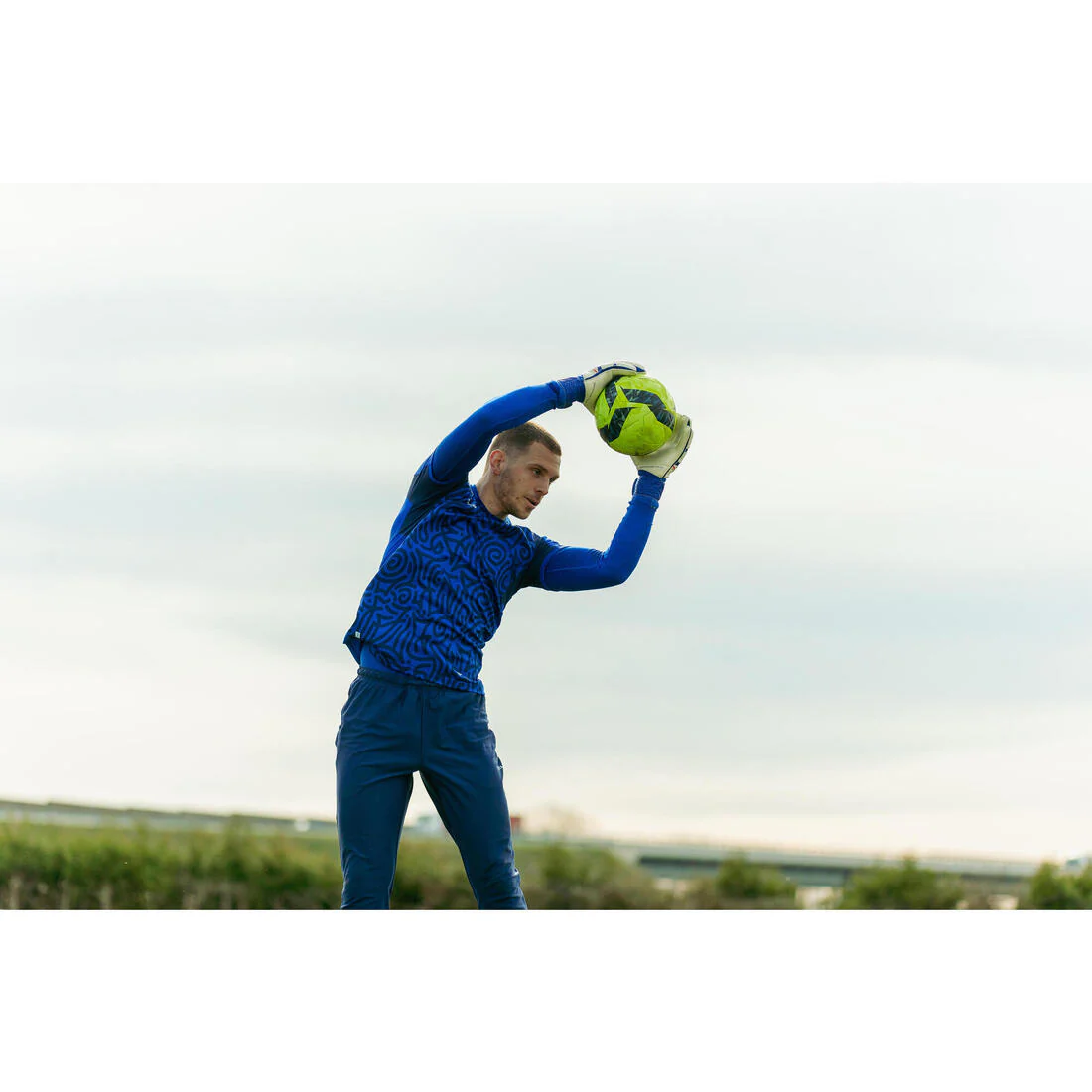 Guantes blancos con azul para adulto F500 Viralto Shielder - Image 12