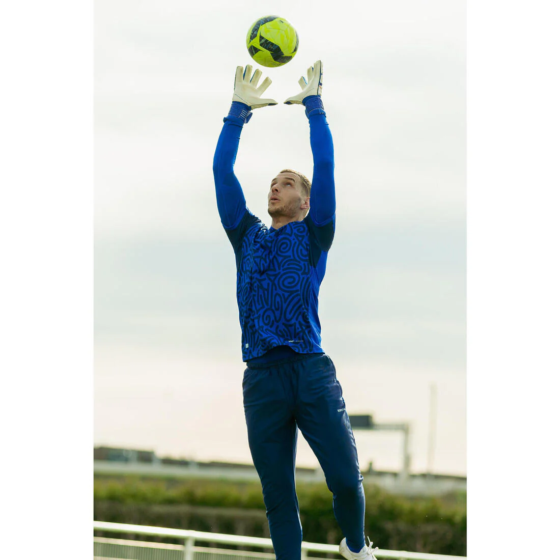 Guantes blancos con azul para adulto F500 Viralto Shielder - Image 15