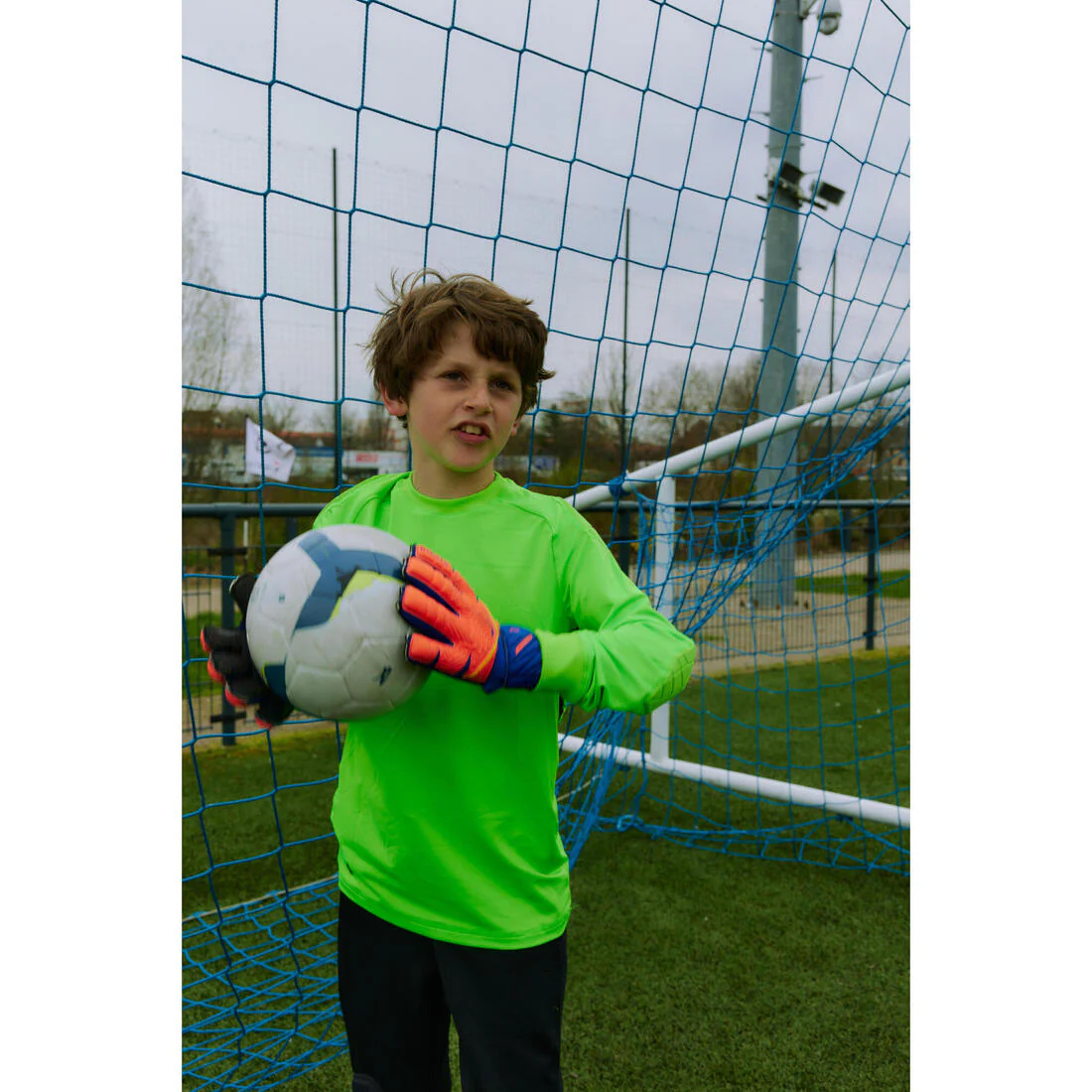 Guantes de futbol naranja con azul para niños F500 Viralto Shielder - Image 13