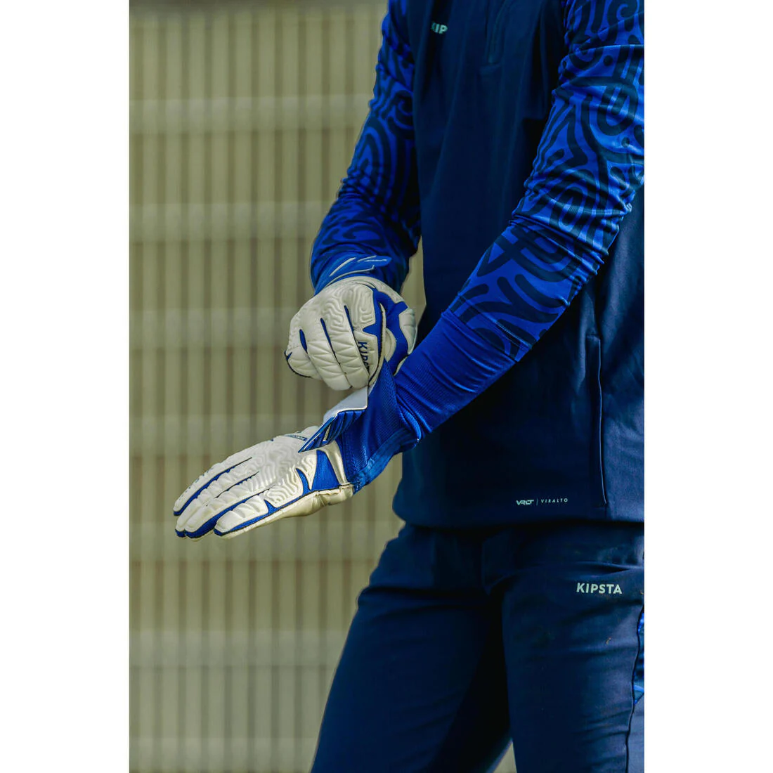 Guantes de portero blanco con azul para adulto F500 Viralto - Image 8