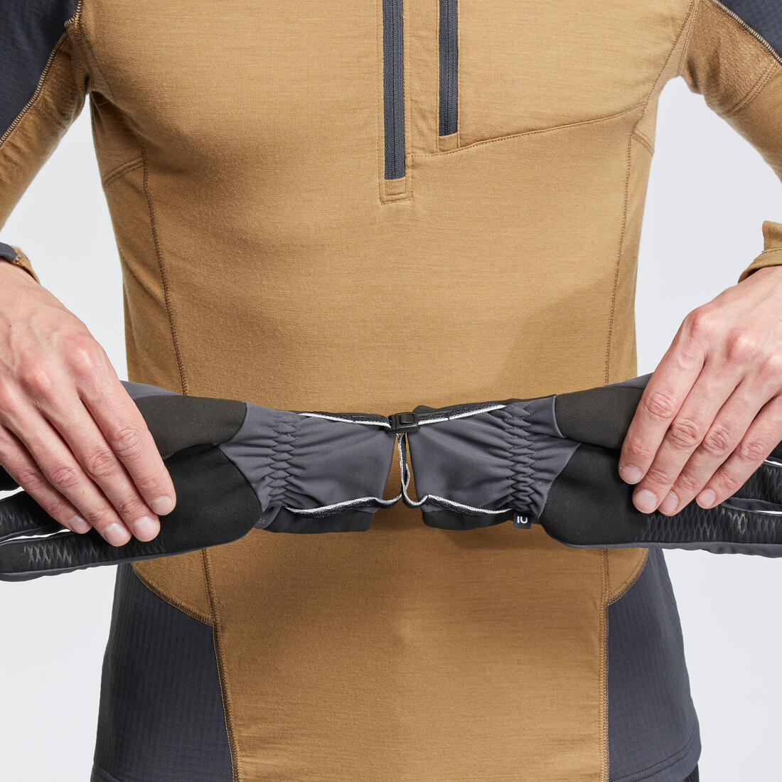 Guantes táctiles cortaviento de trekking adulto - MT900 gris - Image 3