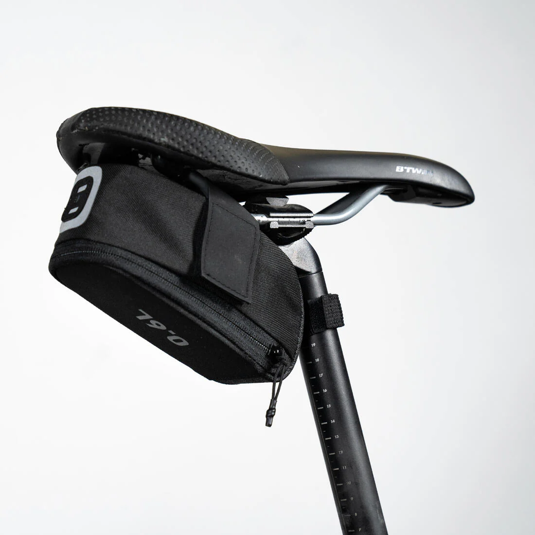 Kit Bolsa Asiento de Bicicleta Easy Negro M 0.6 L + Multiherramienta + 3 Desmontables - Image 7