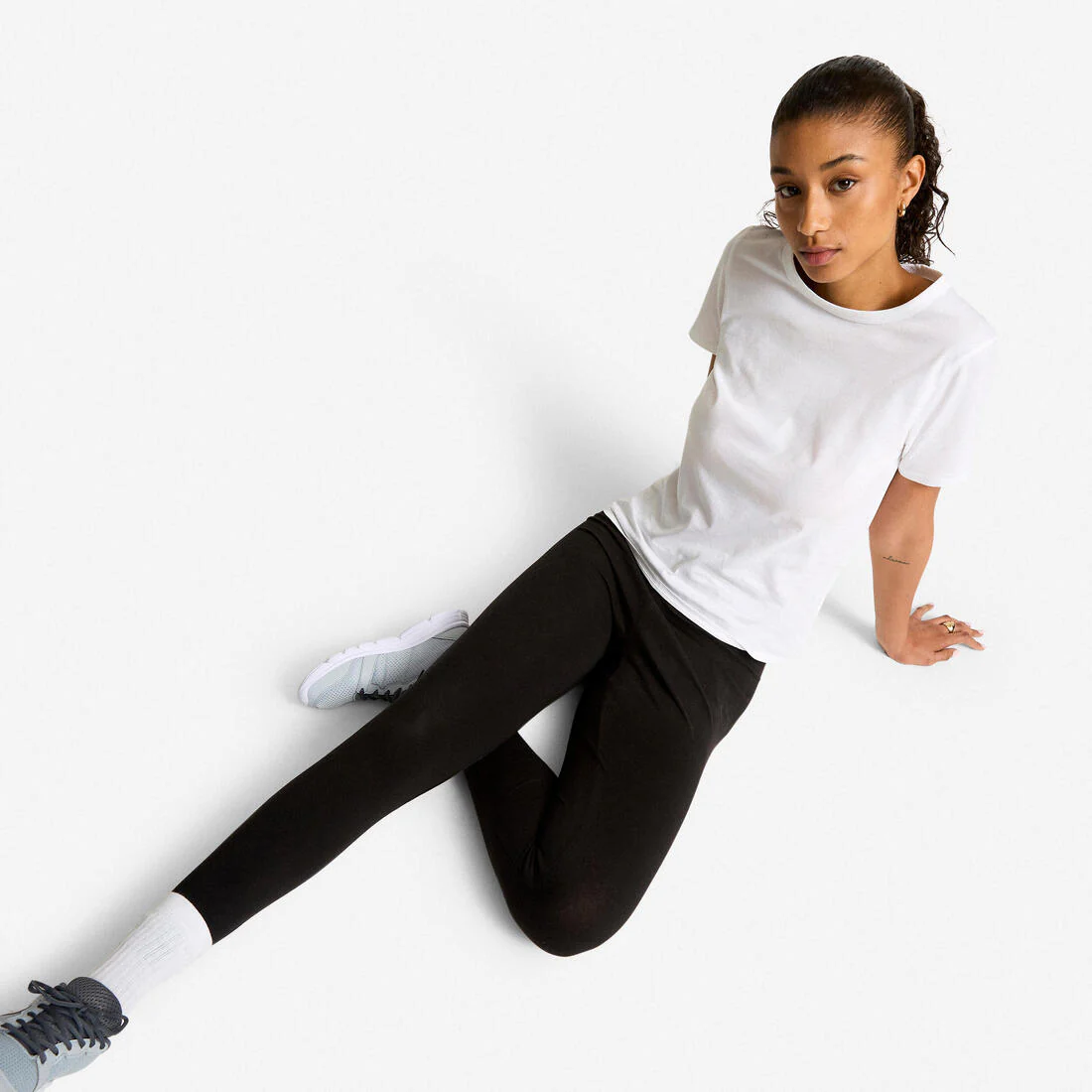 Leggings de fitness de corte slim negros para mujer - Image 11