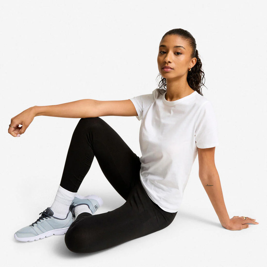 Leggings de fitness de corte slim negros para mujer - Image 9