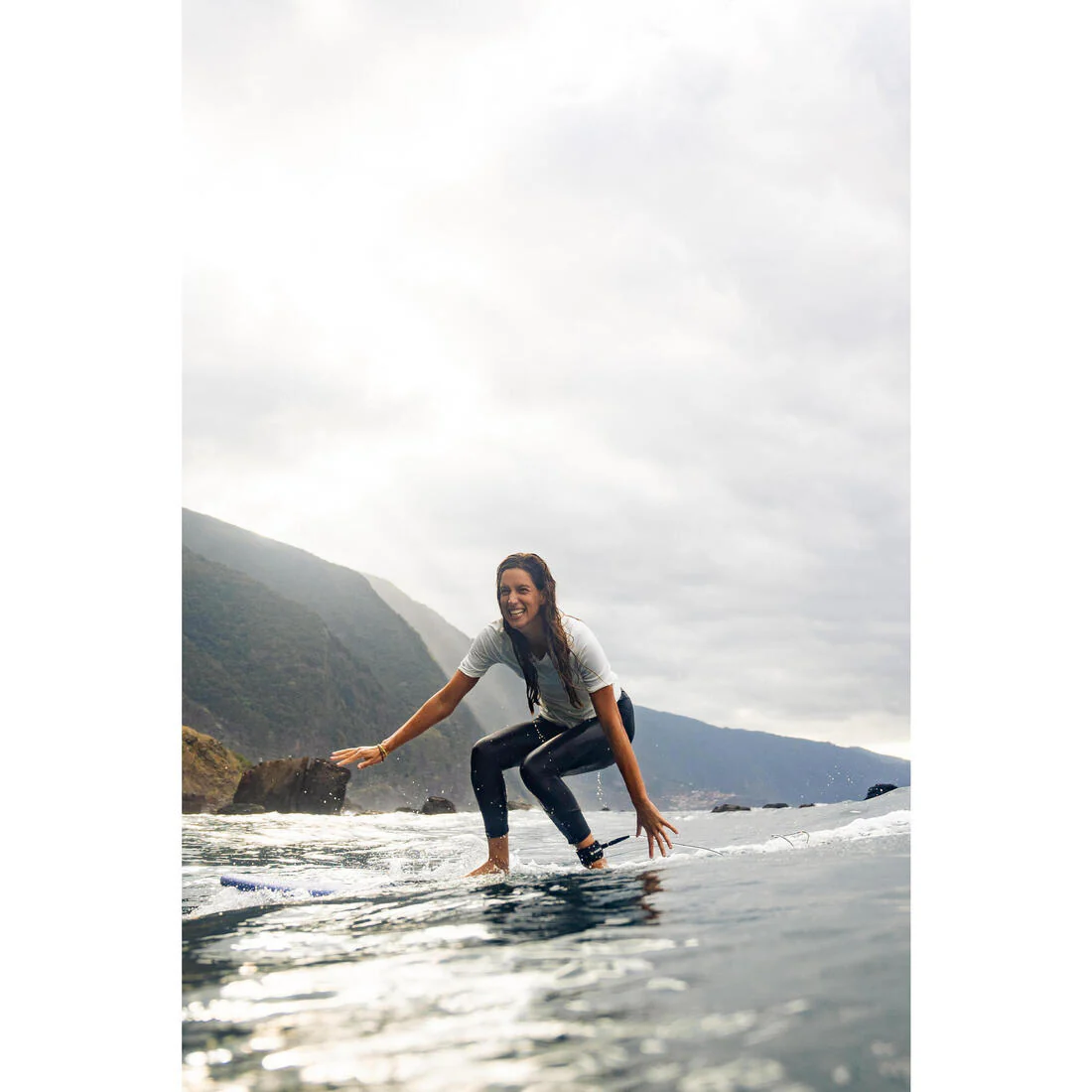 Leggings de surf con UPF50+ negros para mujer - Image 7