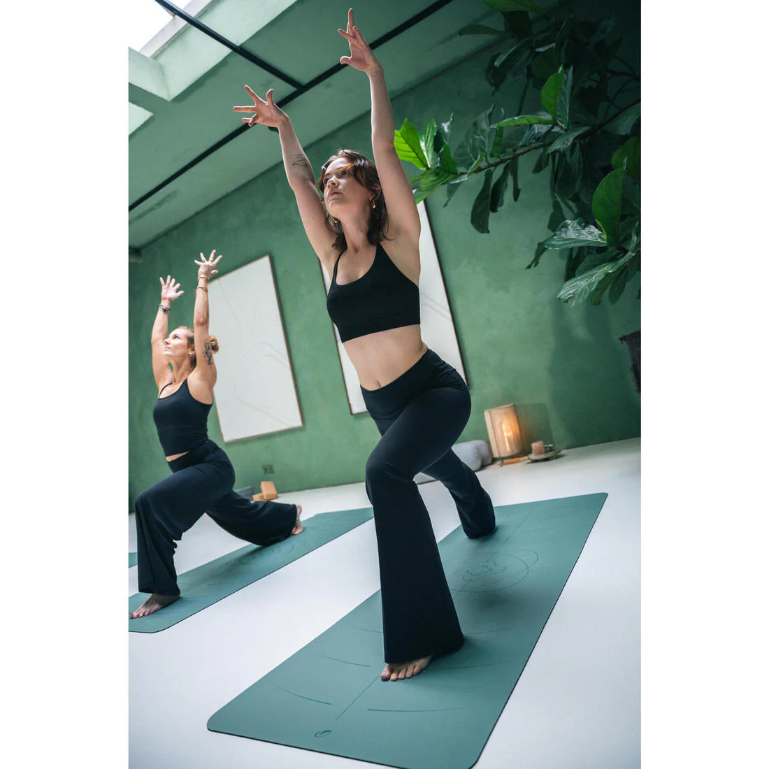 Leggings de yoga y pilates acampanados, elásticos y suaves negros Breathe - Image 8
