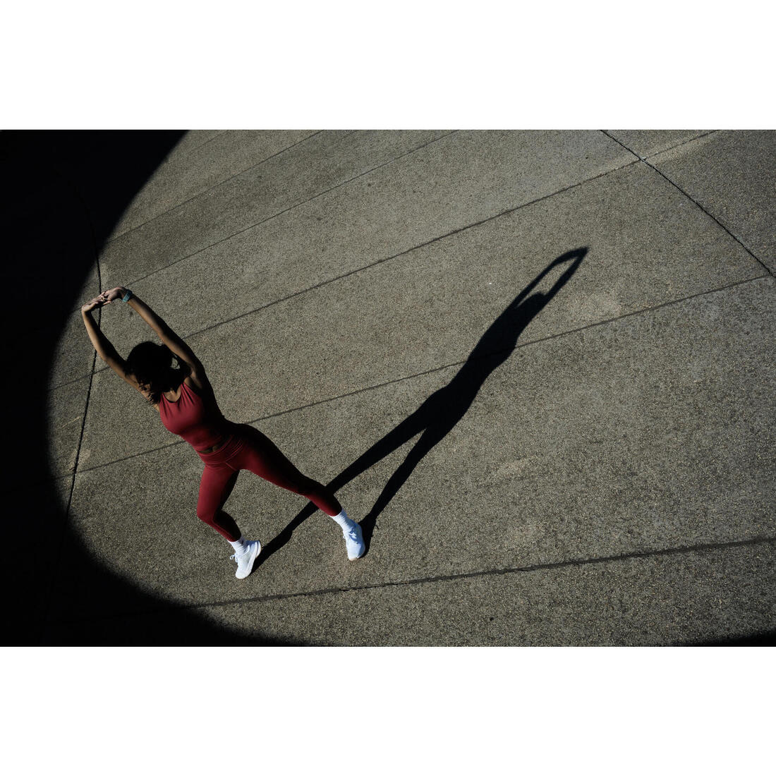 Leggings deportivos con corte moldeador de tiro alto rojo oscuro para mujer - Image 26