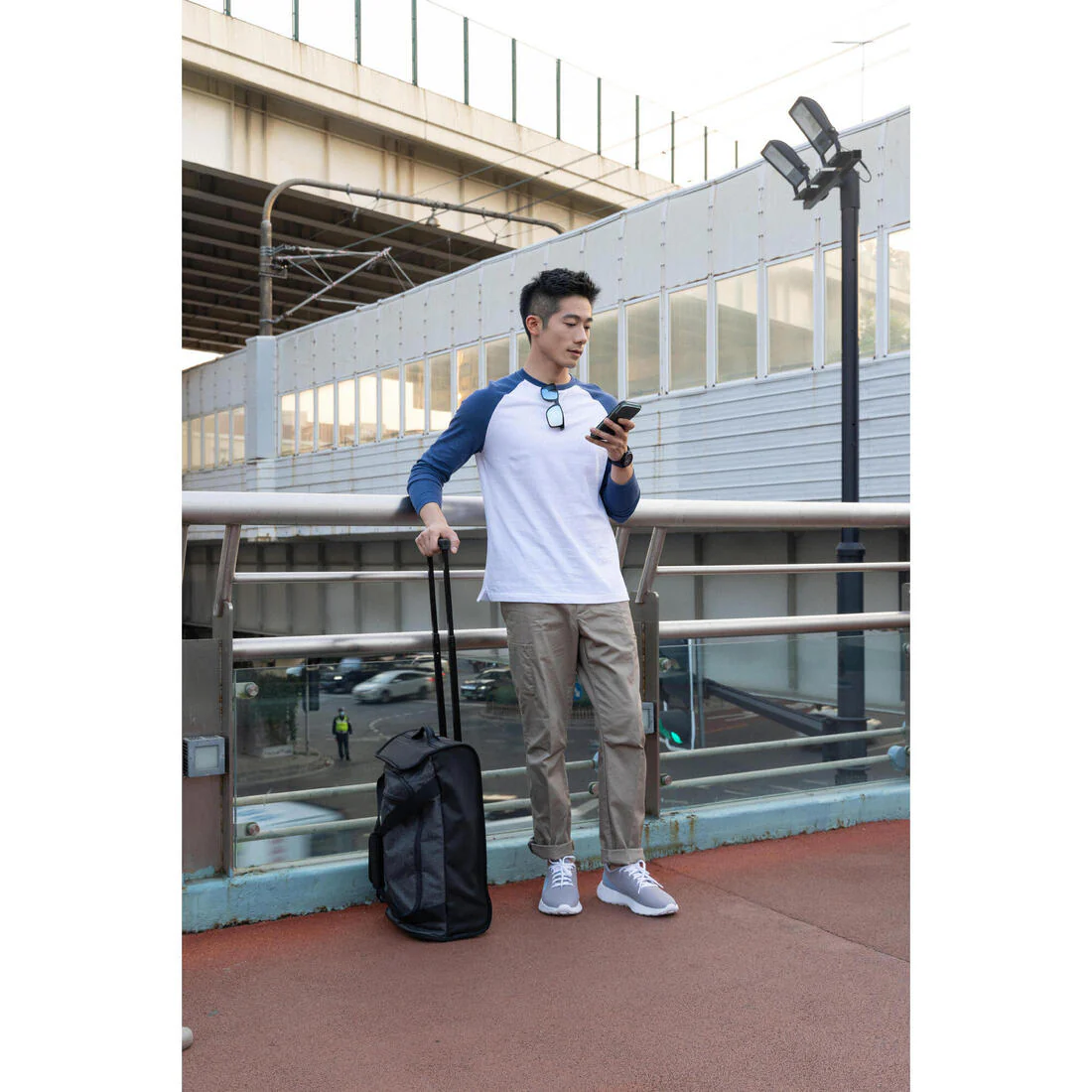 Maleta deportiva de 30 L - ESSENTIAL Negro Gris - Image 14