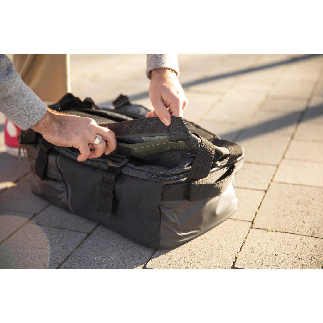 Maleta deportiva de 55 L negra Urban - Image 16