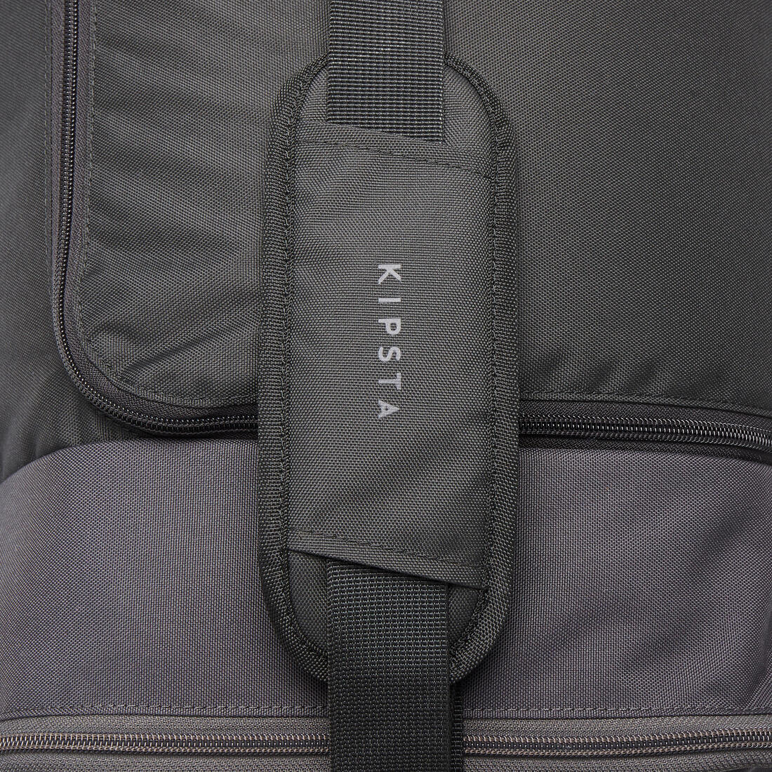 Maleta deportiva negra Essential 55 L - Image 3