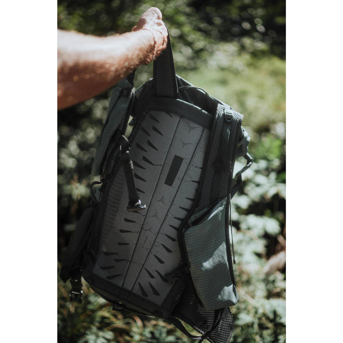 Mochila de senderismo de montaña con apertura rolltop de 22 L MH500 Light - Image 35