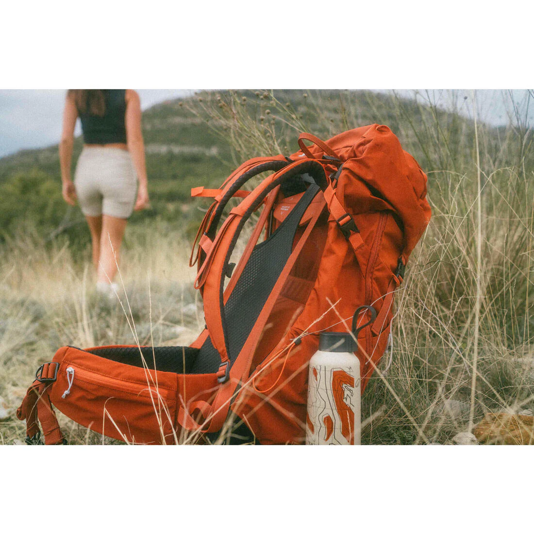 Mochila de senderismo de montaña de 38 L negra MH500 - Image 35