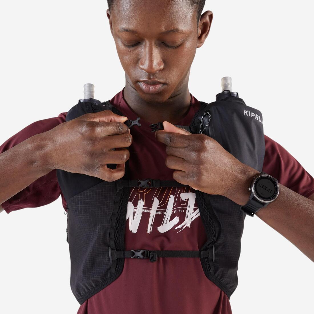 Mochila de trail running de 15 L con bolsa agua de 2 L negra unisex Kiprun 900 - Image 5