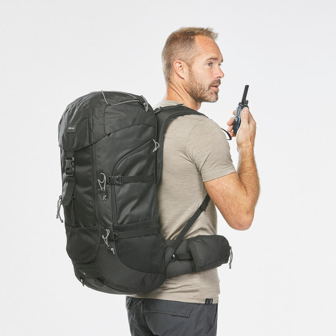 Mochila de trekking de 50 L negra MT100 - Image 13