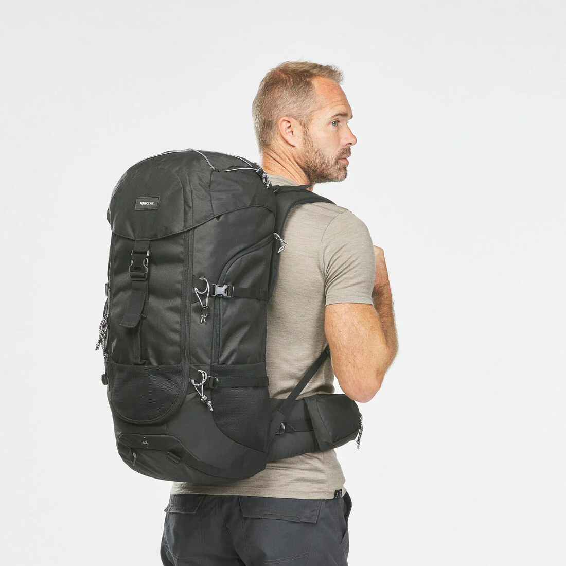 Mochila de trekking de 50 L negra MT100 - Image 14