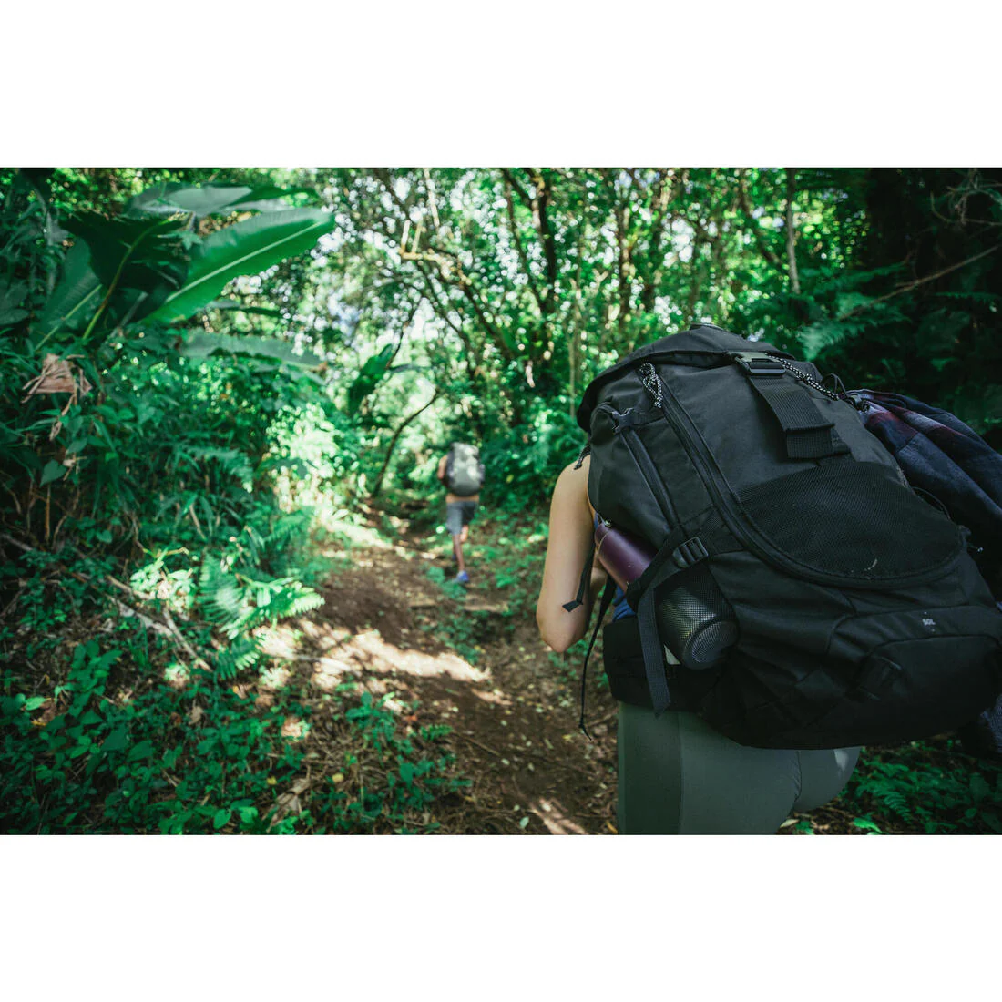 Mochila de trekking de 50 L negra MT100 - Image 17