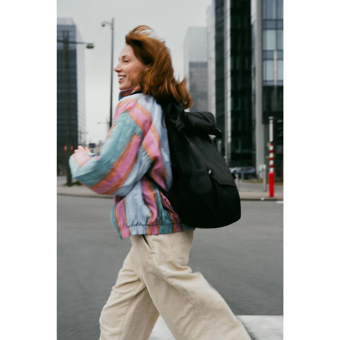 Mochila deportiva con cierre enrollable y bolsillo para laptop de 29 l - Image 13