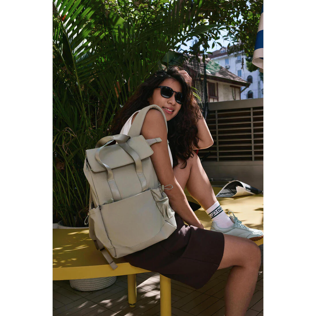 Mochila deportiva pequeña de 10 L con compartimento para laptop - Image 16