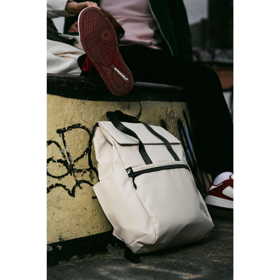 Mochila deportiva perlante de 15 L con compartimento para laptop - Image 22