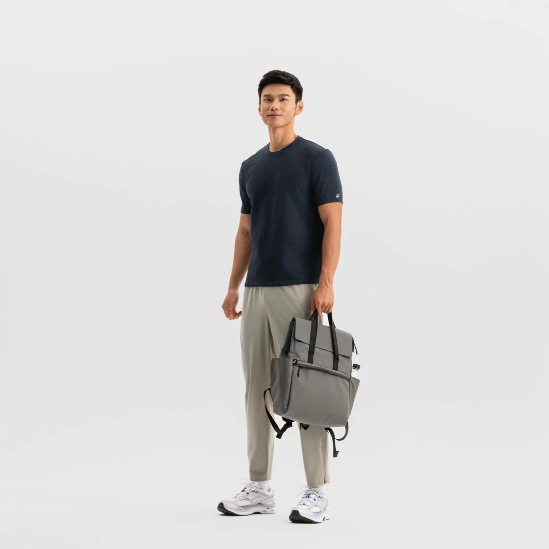 Mochila deportiva perlante de 15 L con compartimento para laptop - Image 4
