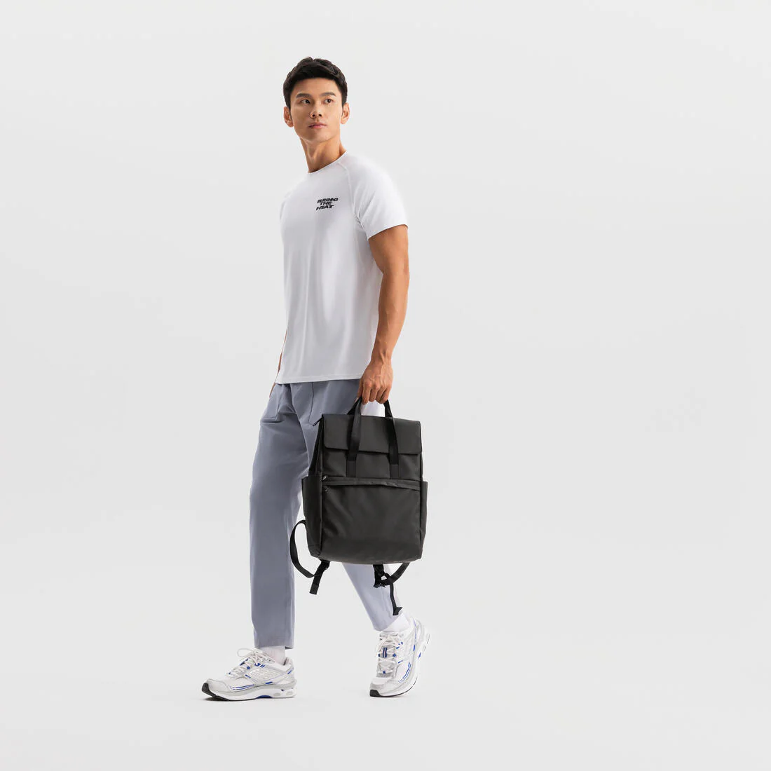 Mochila deportiva perlante de 15 L con compartimento para laptop - Image 5