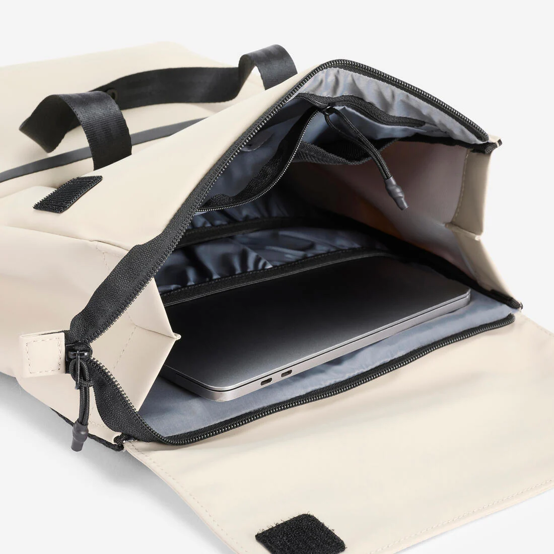 Mochila deportiva perlante de 15 L con compartimento para laptop - Image 6