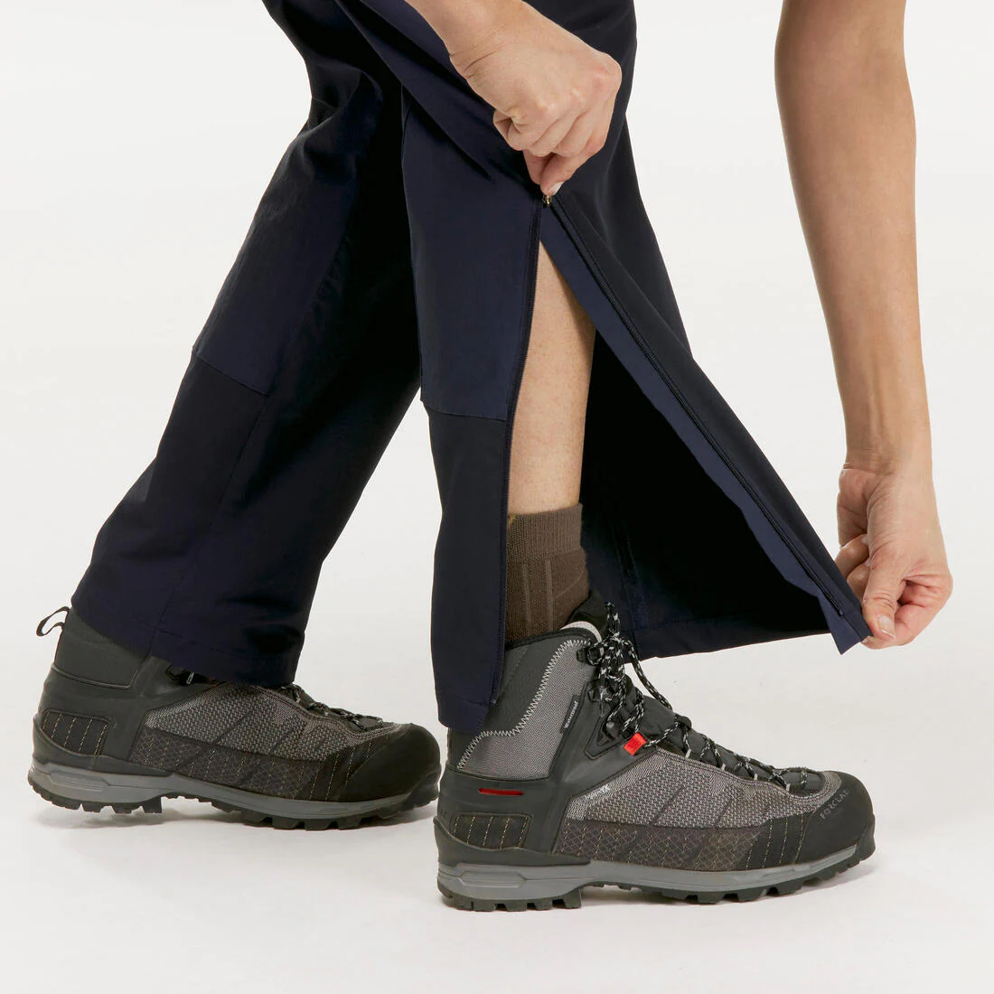 Pantalón convertible de trekking en montaña 2 en 1 para mujer MT500 - Image 12