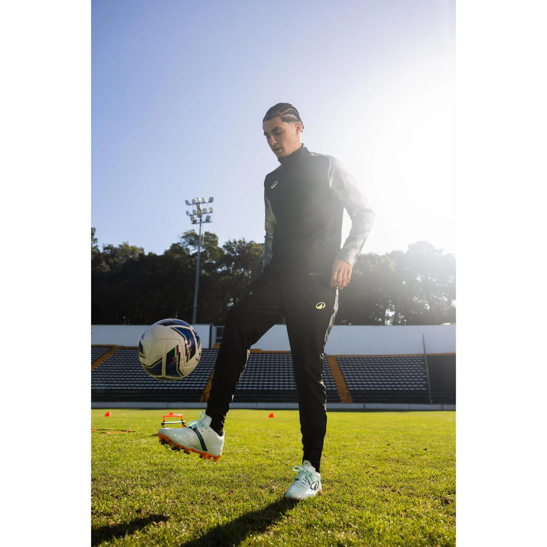 Pantalón de futbol de entrenamiento negro con amarillo para adulto Viralto Wave - Image 11
