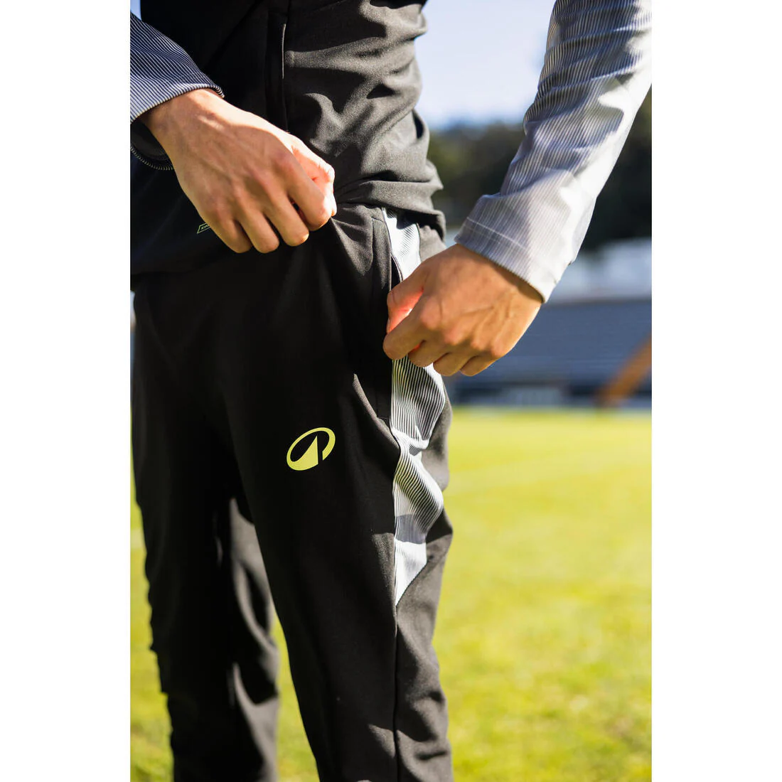 Pantalón de futbol de entrenamiento negro con amarillo para adulto Viralto Wave - Image 13