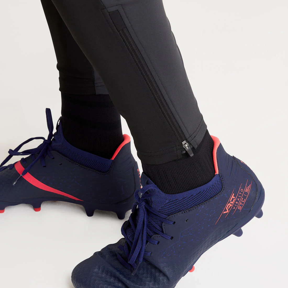 Pantalón de futbol VIRALTO CLUB gris carbono y negro - Image 17