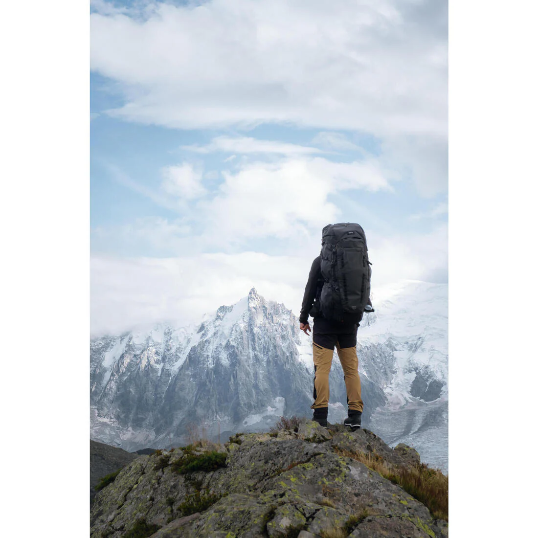 Pantalón de trekking en montaña perlante y rompevientos para hombre MT900 - Image 10