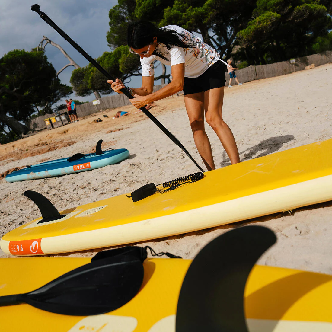 Paquete de stand up paddle inflable de 9'6 amarilla para una persona 100 - Image 11