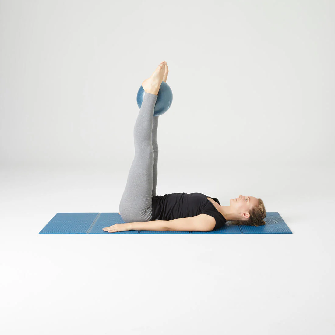 Pelota suave de pilates con diámetro de 240 mm azul - Image 14